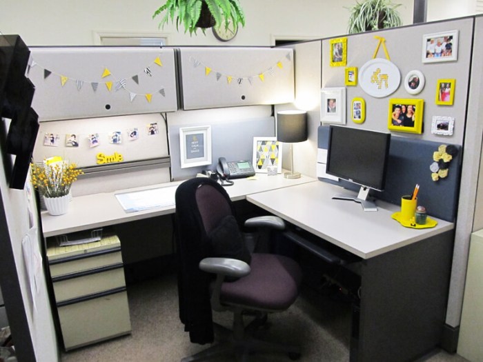 How to Decorate Front Office Desk Tips for a Productive Workspace