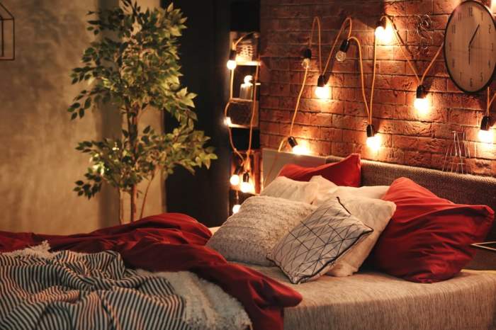 How to decorate room with lights and photos